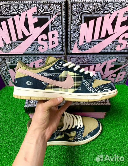 Nike SB Dunk Low