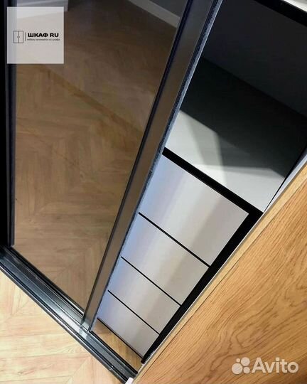 Книжный шкаф