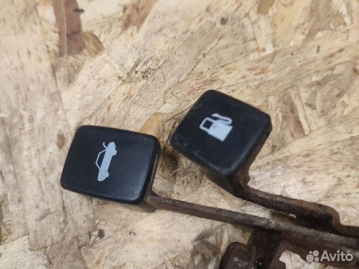 Киа Авелла ручка открывания крышки багажника бака