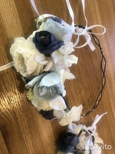 Венок на голову из цветов, бутоньерка и браслет