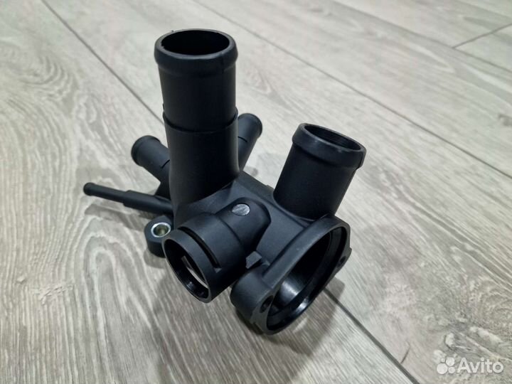 Корпус термостата 1.4 VW Golf 3, Vento 030121117K