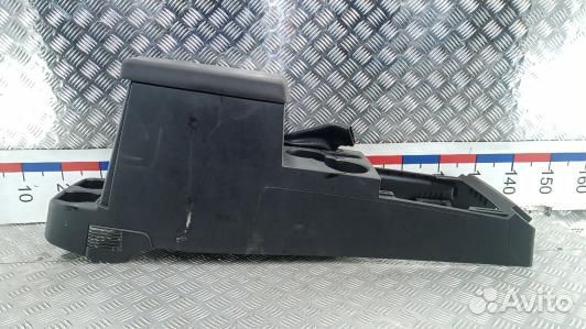 Подлокотник центральный dodge nitro (UBR07IX01)