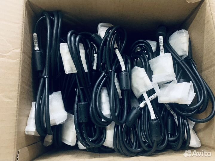Много новых кабелей DVI и питания