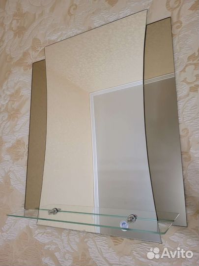 Зеркало с полочкой