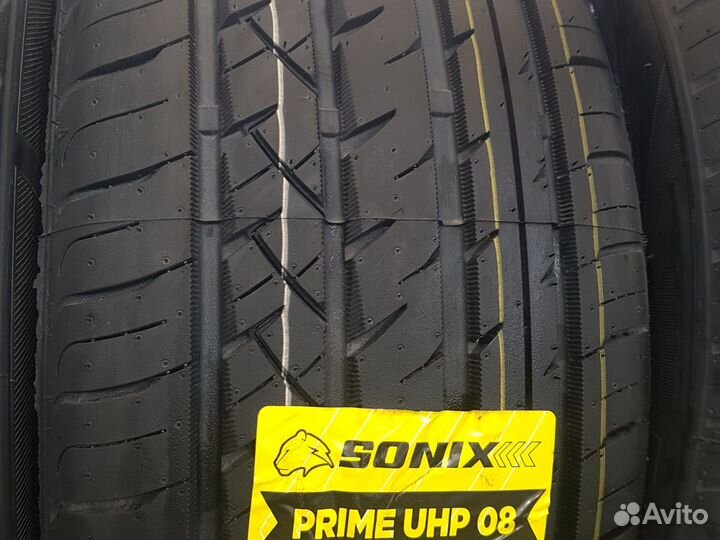 Sonix Prime UHP 08 215/45 R16