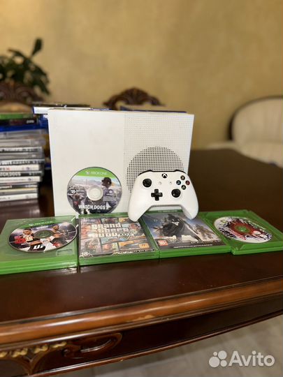 Xbox One s 1 tb + 5 игр на дисках