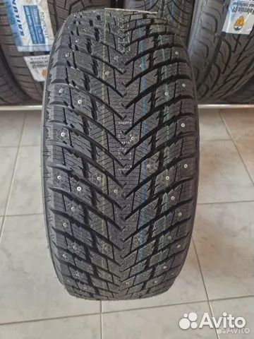 Zmax Winternova Stud II 275/40 R21 107T