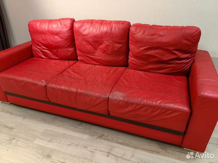 Кожаный диван