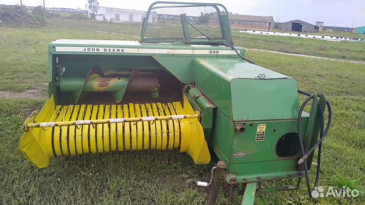 Пресс-подборщик John Deere 330, 1999