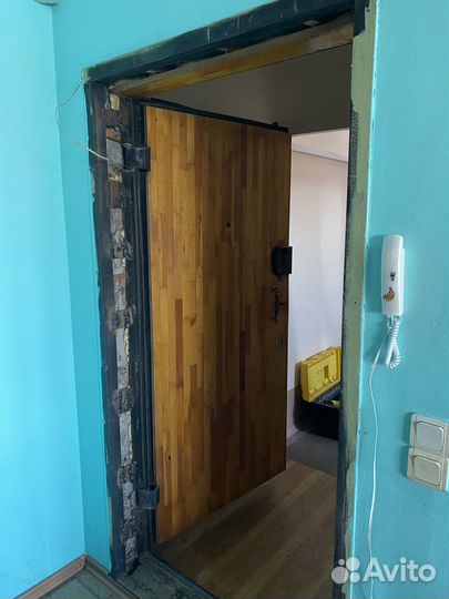 Металлическая дверь бу обитая деревом