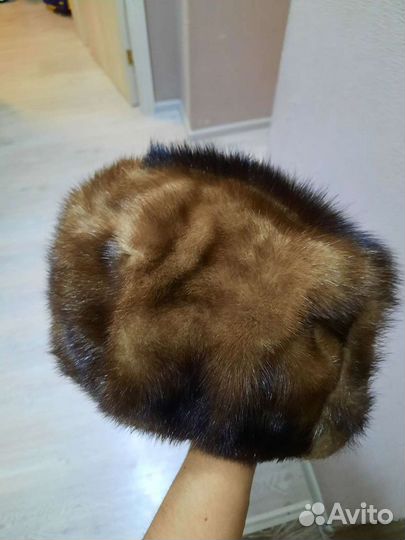 Женские меховые шапки