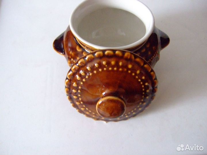 Сахарница и горшочки для жаркого