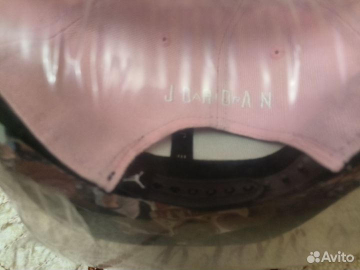 Кепка снэпбэк Jordan розово-черная