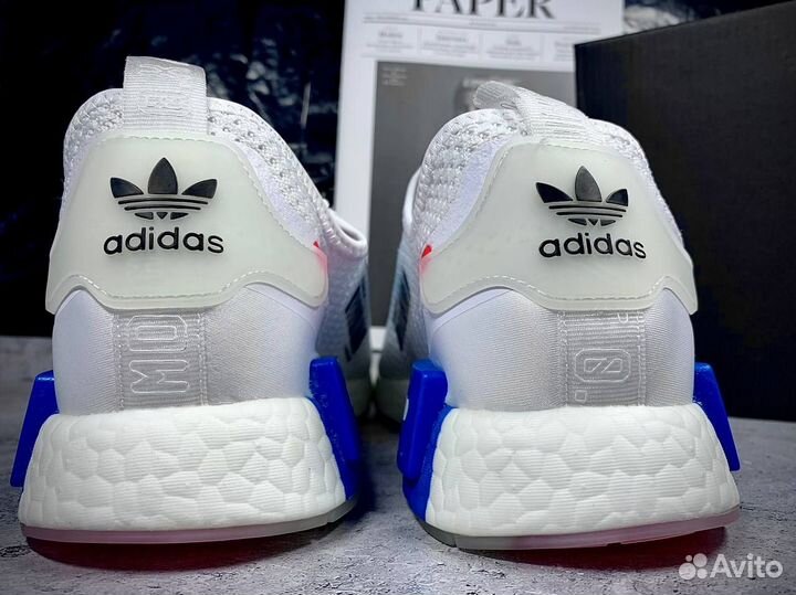 Кроссовки adidas boost белые