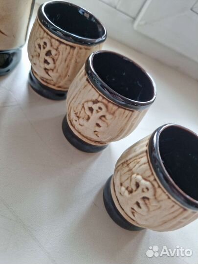 Рюмка и кувшин