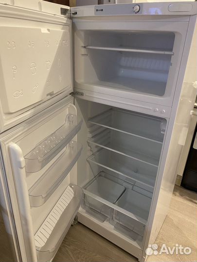 Холодильник indesit