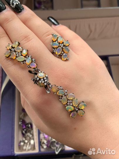 Кольцо и серьги с опалами