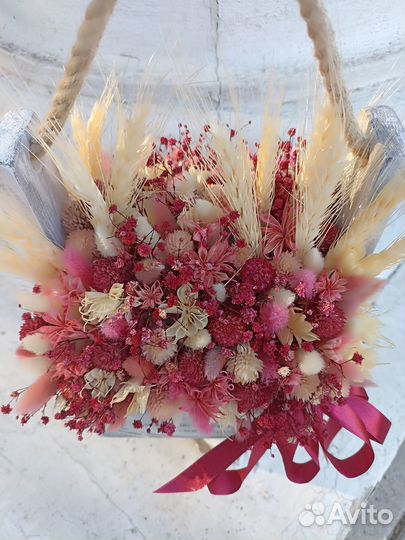 Композиция из сухоцветов
