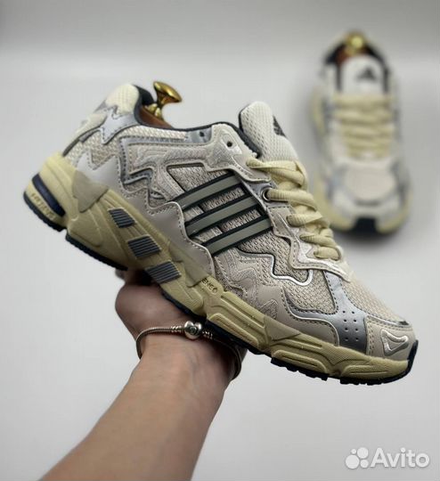 Женские Adidas Bad Bunny Response CL y-4462