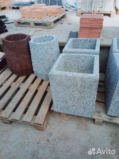 Вазон уличный из фактурного бетона 600х400 мм