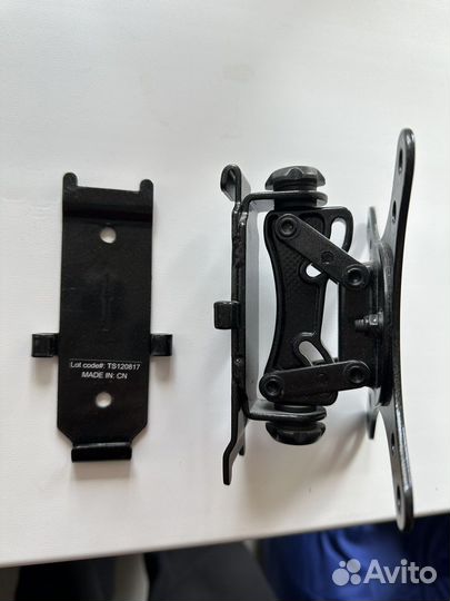Наклонно-поворотный кронштейн для телевизора