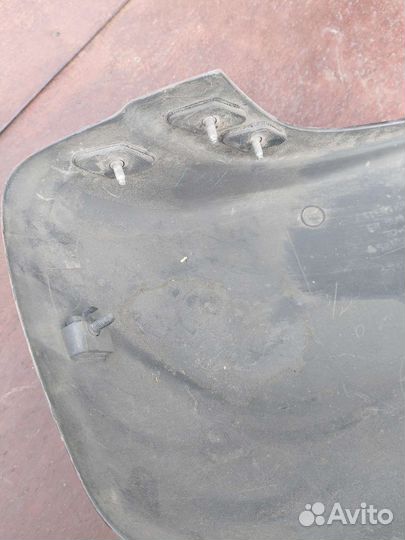 Накладка переднего бампера Toyota LC 80-90