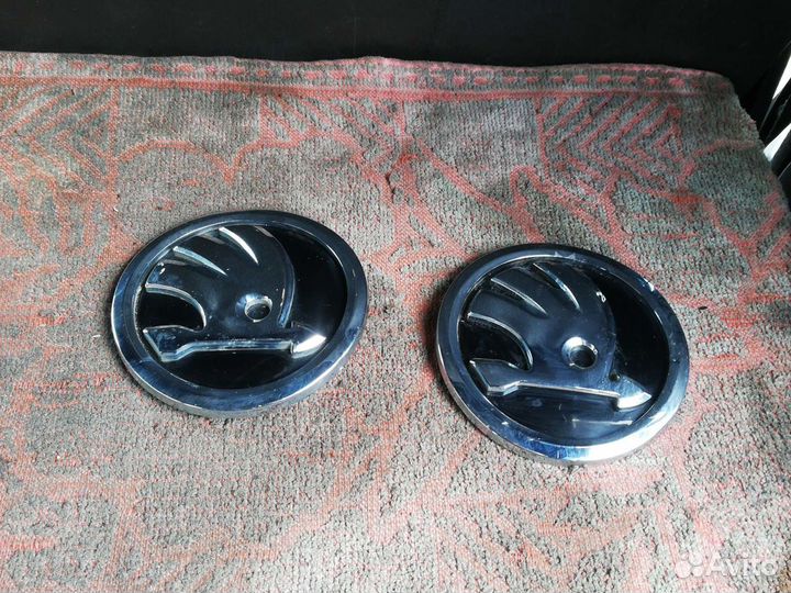 Эмблема надпись Шкода Рапид