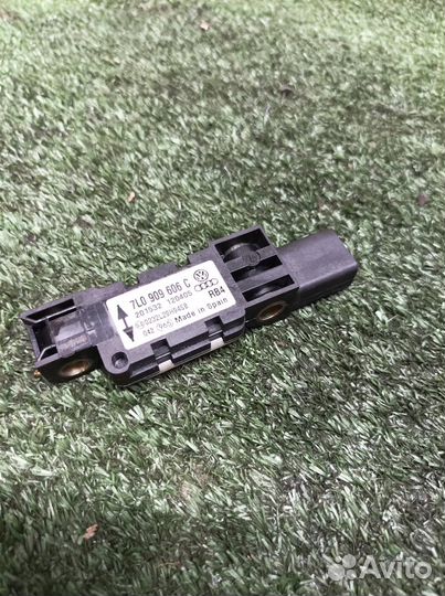 Датчик AIR BAG VW Touareg 2002-2010