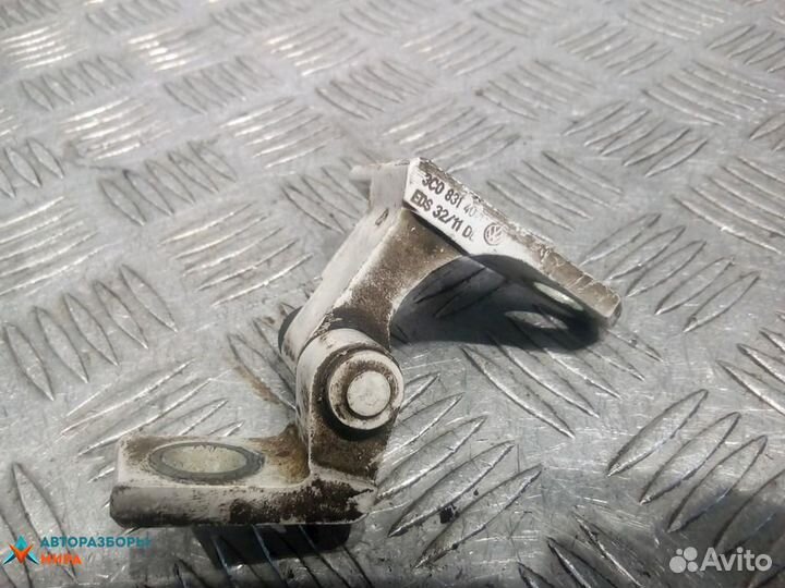 Петля двери Volkswagen Passat B7 2012 3C0831402D