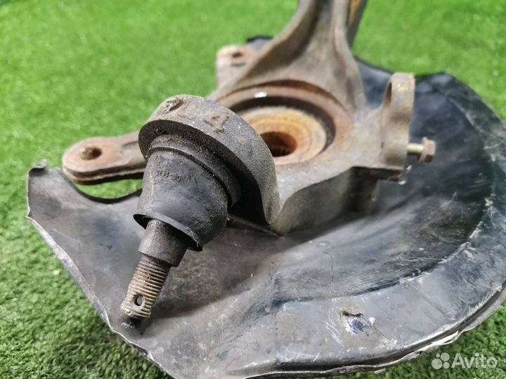 Ступица передняя левая Honda Civic EU1