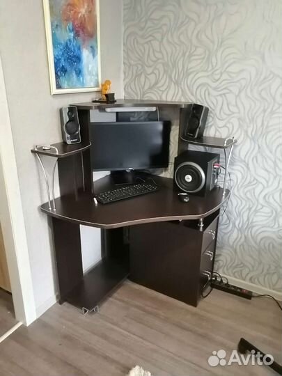 Компьютерный стол