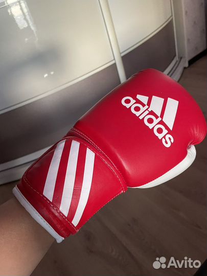 Боксерские перчатки adidas