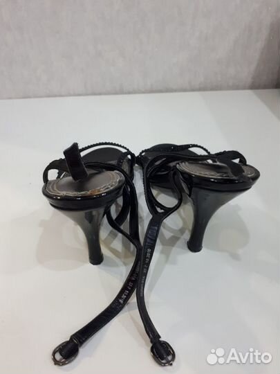 Босоножки женские черные блестящие