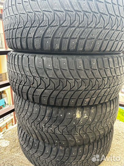 Michelin X-Ice North 3 215/60 R16