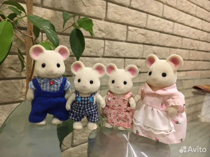 Sylvanian Families семья белых мышей мышек