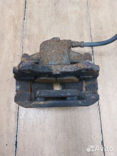 Тормозной суппорт передний правый Opel Corsa D