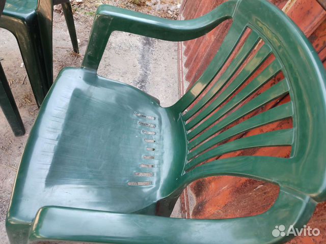 Столы и стулья пластиковые и деревянные комплекты