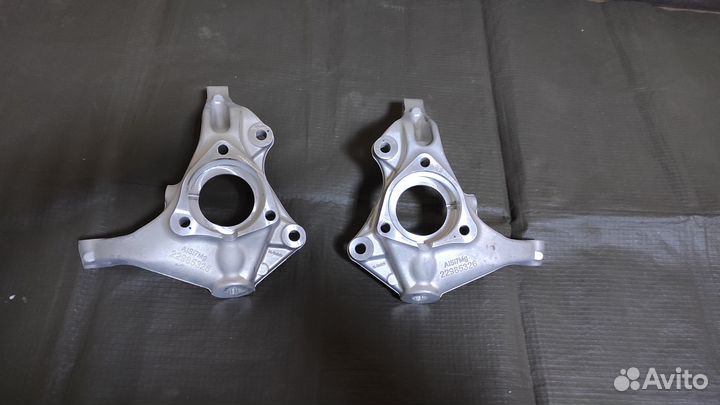 Кулак передний левый правый Cadillac XT5