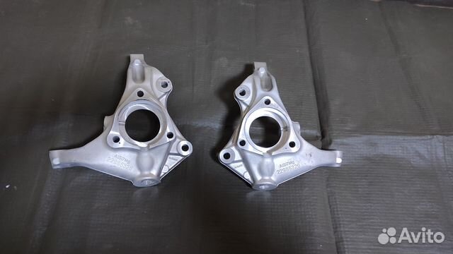 Кулак передний левый правый Cadillac XT5