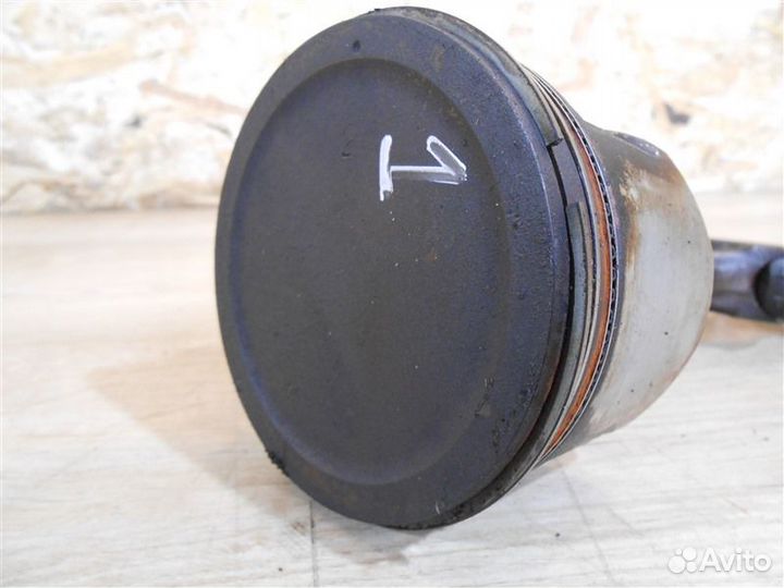 Поршень с шатуном Nissan Bluebird U14 1.8