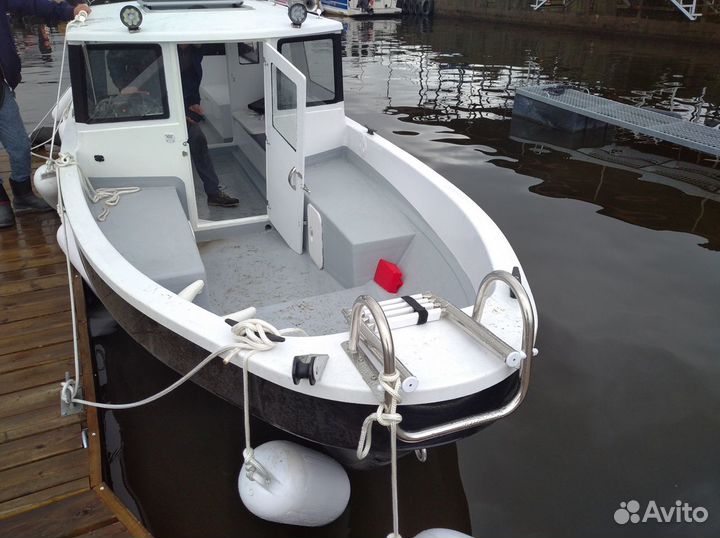Катер каютный