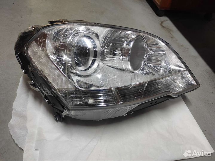 Фара правая линзованная с мотором Mercedes ML164