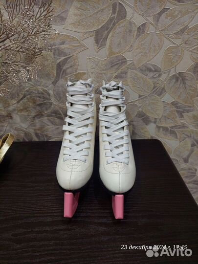 Коньки фигурные 36р