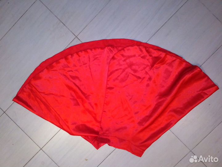 Костюмы, платья