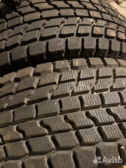 Bridgestone Blizzak Ice 275/70 R17 125S