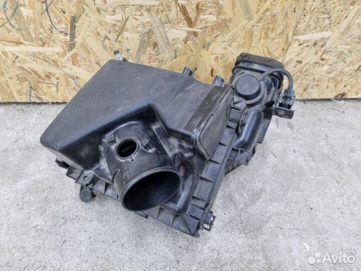 Корпус воздушного фильтра Toyota Camry C 2011