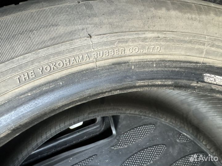 Yokohama 104ZR 215/55 R17 94V