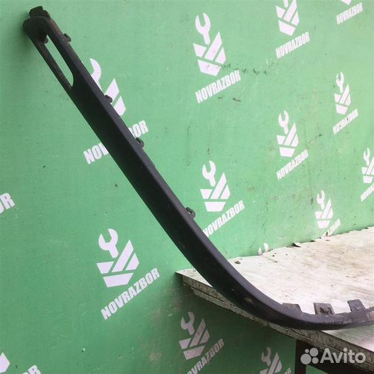 Молдинг заднего бампера центральный Вольво C40