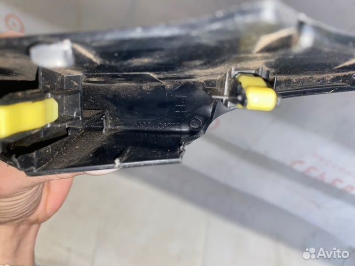 Накладка центральной консоли правая Toyota Camry