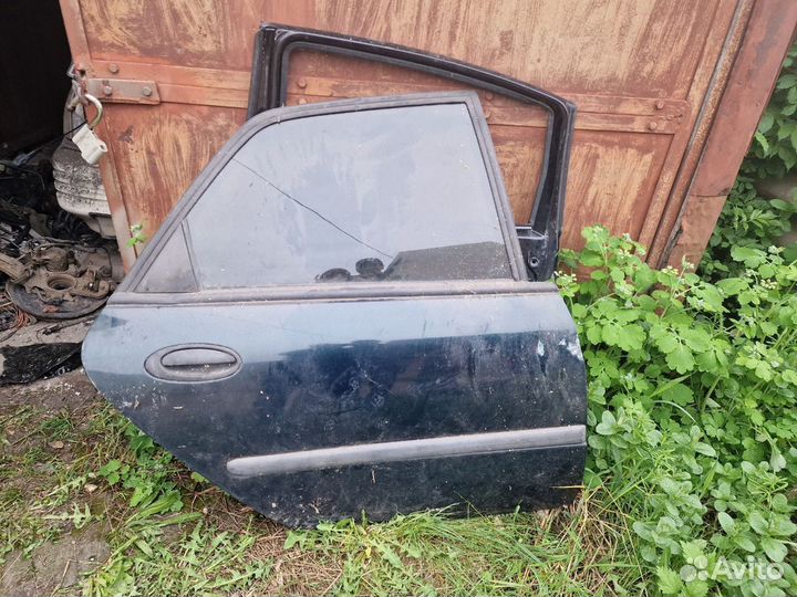 Renault Laguna задняя правая дверь